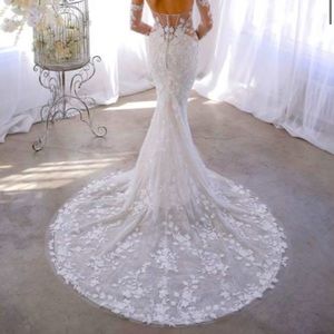 Orrie-Blue by Enzoani Stunning Wedding Dress. Size 6. Used once.